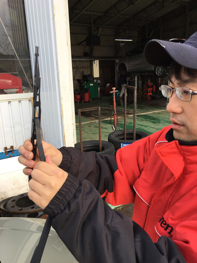 ワイパー交換中